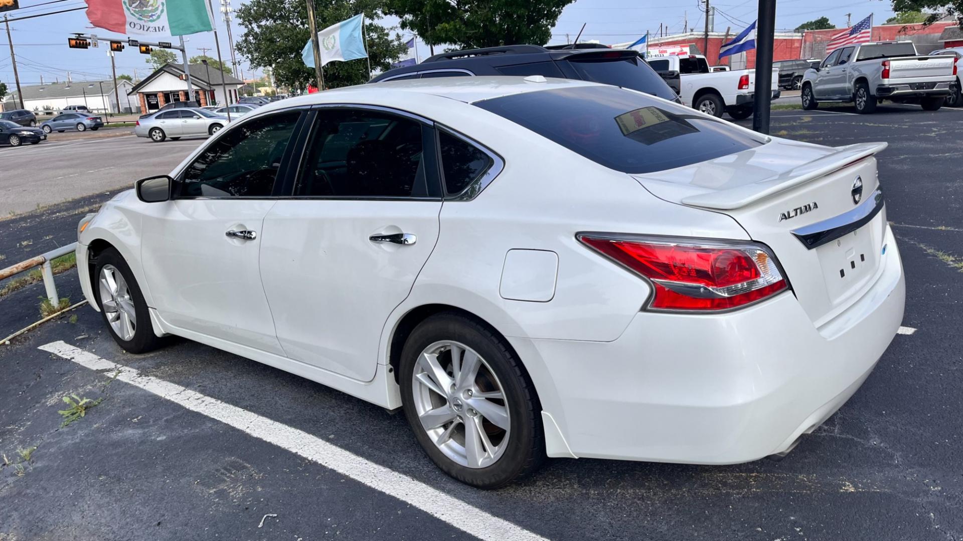 2014 white Nissan Altima (1N4AL3APXEC) , located at 945 E. Jefferson Blvd, Dallas, TX, 75203, (214) 943-7777, 32.752514, -96.811630 - Photo#0